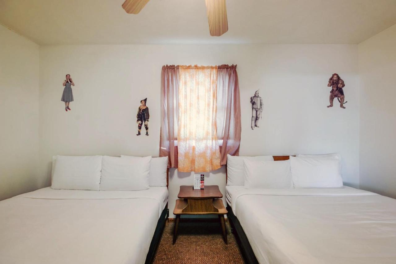 Simmer Motel Wamego Esterno foto