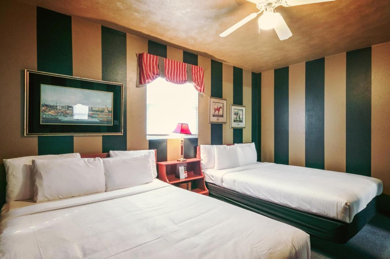 Simmer Motel Wamego Esterno foto