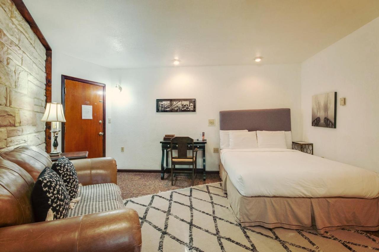 Simmer Motel Wamego Esterno foto