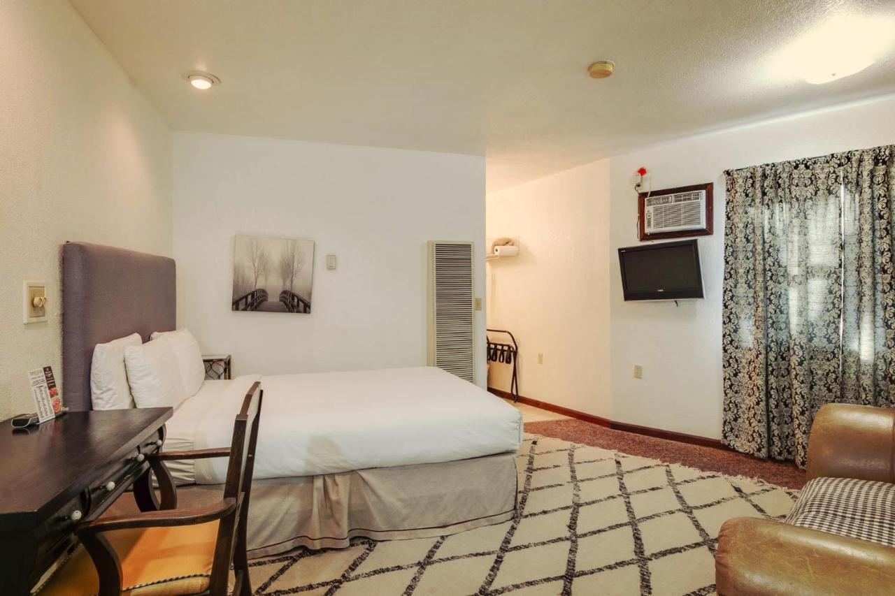 Simmer Motel Wamego Esterno foto